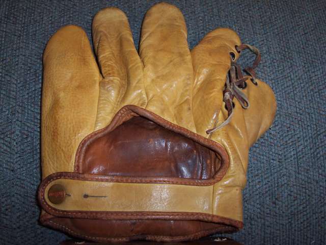 Wilson 676 Softball Glove Back